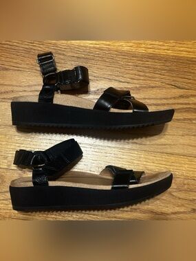 Vionic size 7 leather Black Platform Strappy Sandals